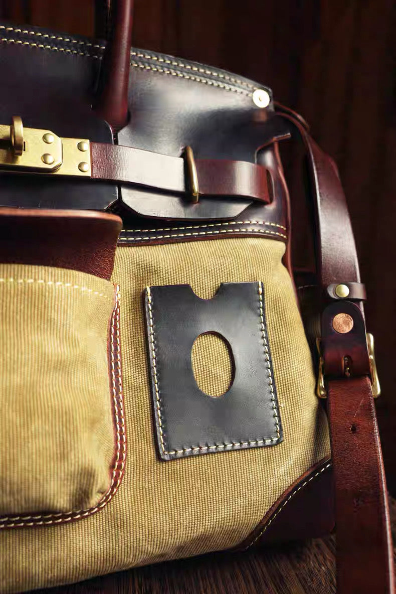 Timeless canvas bag with structured leather base