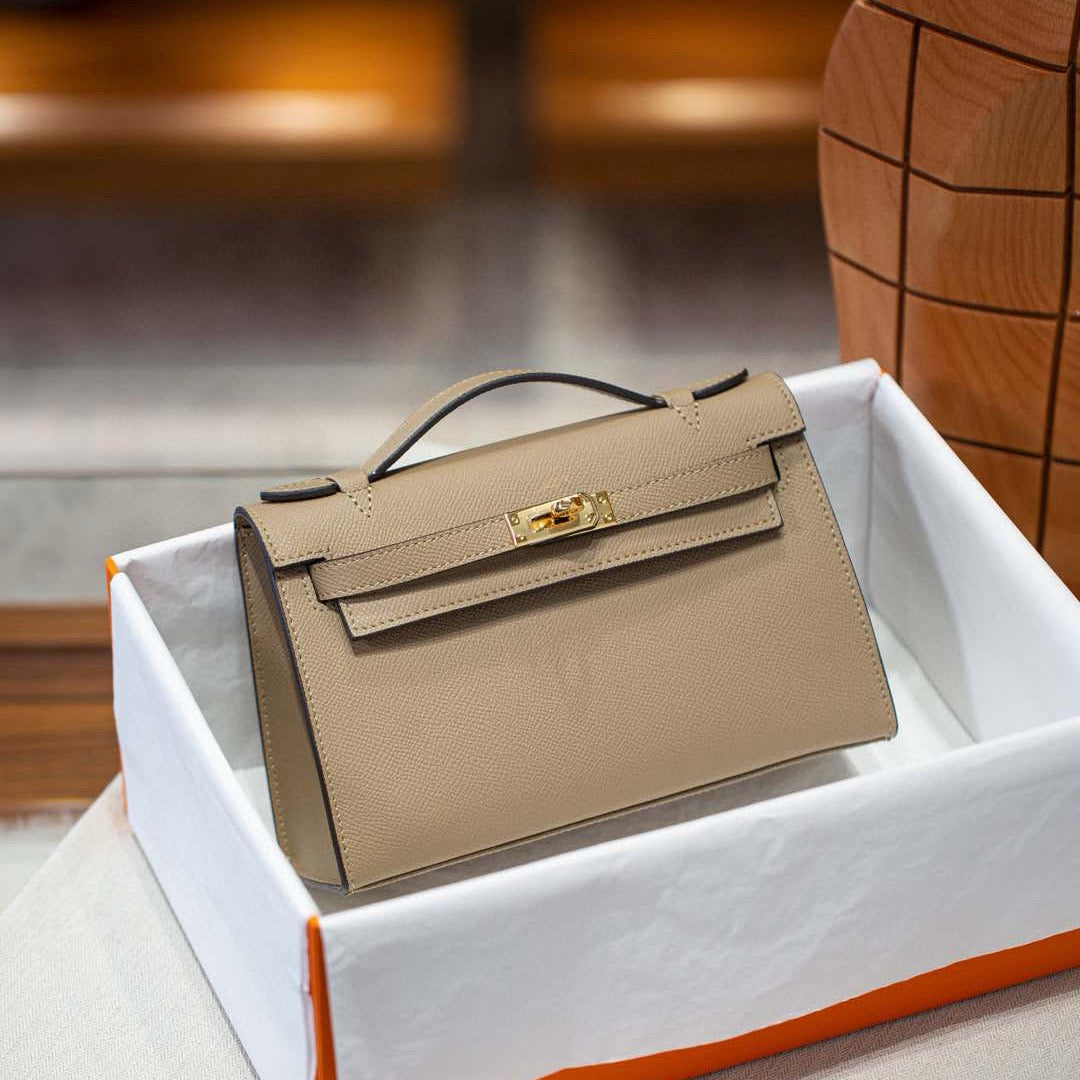 The Envelope Clutch