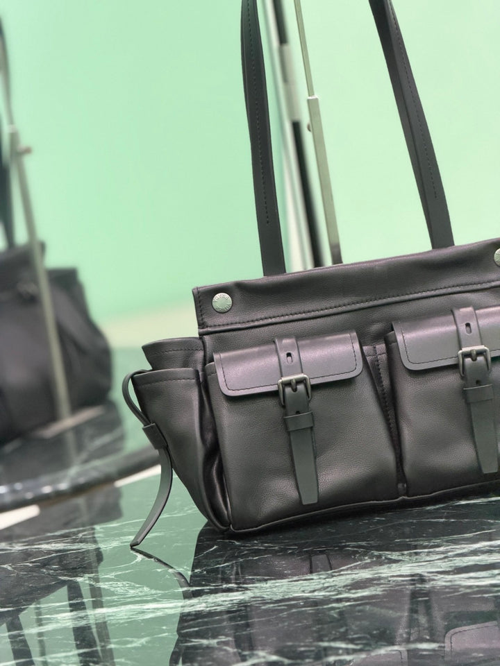 Black shoulder bag back view