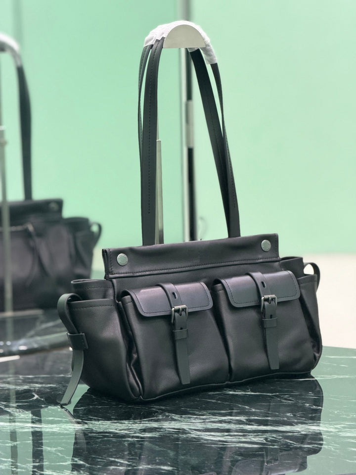 Leather bag pocket detail