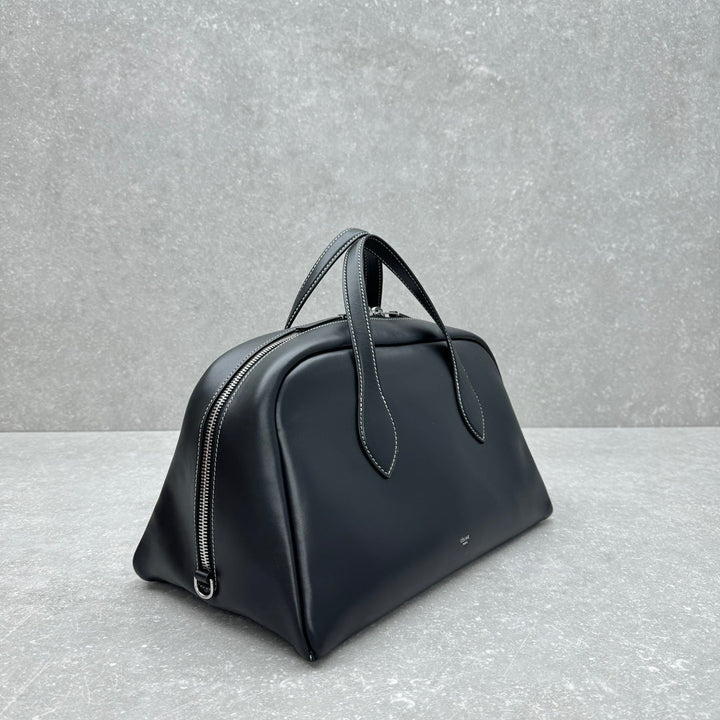 Leather doctor bag handle detail