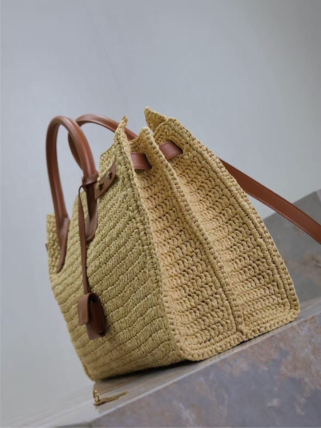 Raffia weekend bag with adjustable leather strap