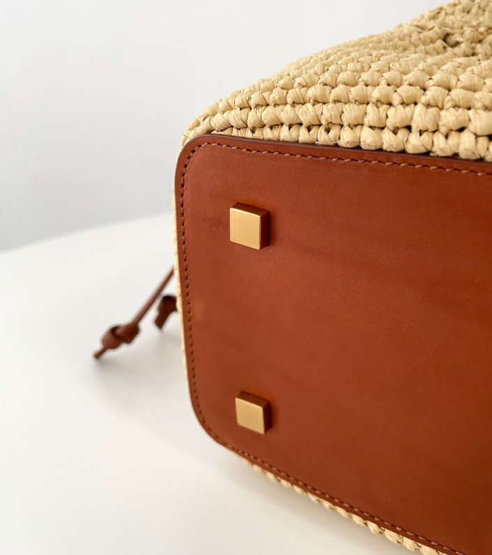 Summer raffia handbag with chain and leather strap