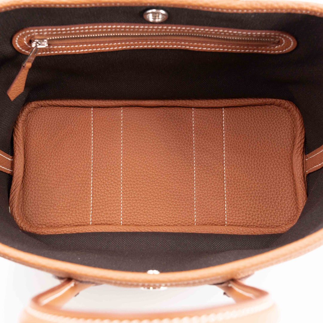 Orange calfskin mini garden party tote bag Clou de Selle snap closure detail