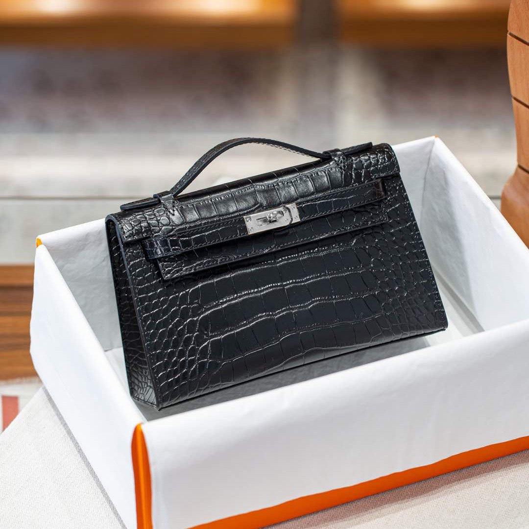 The Envelope Clutch